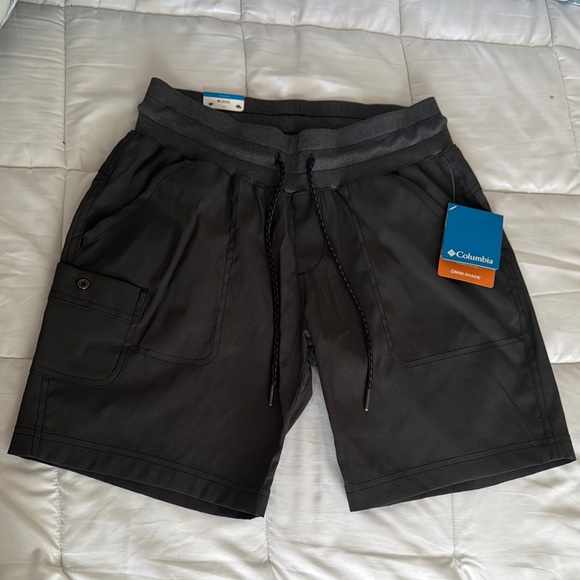 Columbia Dresses & Skirts - Columbia Black Cargo Shorts with Elastic Waistband